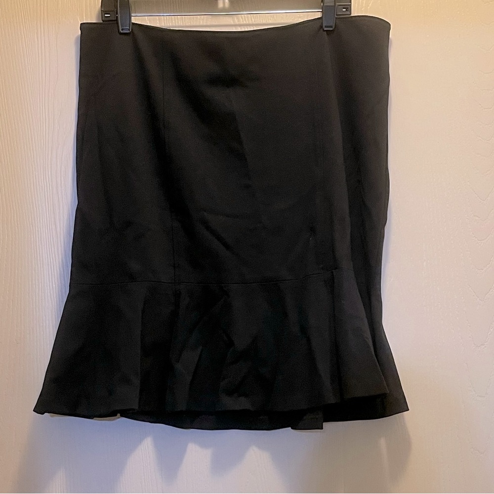 Lane Bryant Black Tulip hem Knee length skirt Size 16
